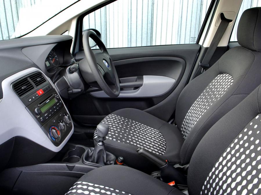  Fiat Grande Punto 5-Door 2006 года  (UK) (фото 2 из 9)